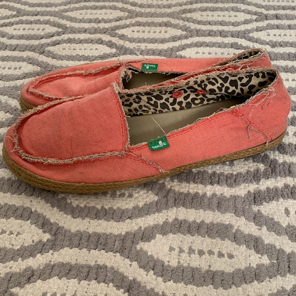 Sanuk slip on shoes womens size 8